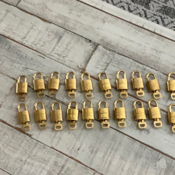 Louis Vuitton Lock and Key - Picture 4 of 6